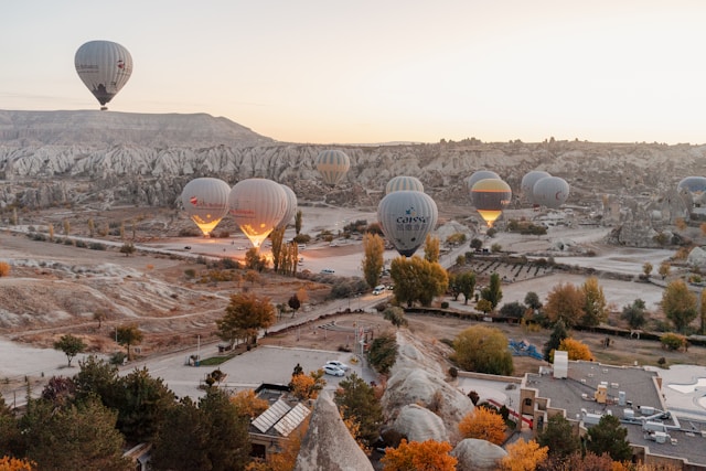 Quels paysages époustouflants découvrir lors d’un voyage en ballon autour du monde ?